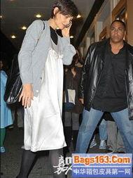 男明星尴尬鼓大包,太有梗了！