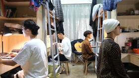 在男寝室唱歌的网红,网红男寝一夜爆红！