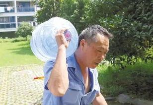 网红送水工,从网络红人到城市英雄的蜕变之路