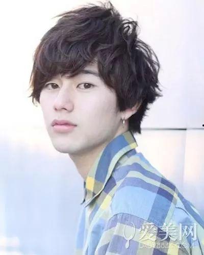 网红男生狼尾烫发型,网红男生狼尾烫发型引领时尚潮流