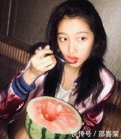 女友发图片吃瓜