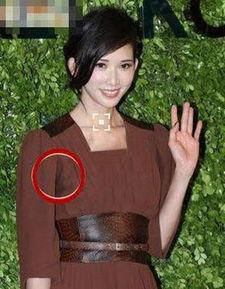 美国明星腋下出汗,揭秘美国明星的汗腺之谜