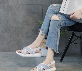 大码网红平底凉鞋,舒适时尚两不误的夏日必备单品